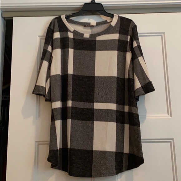 Sweater type short sleeve top - Picture 1 of 2